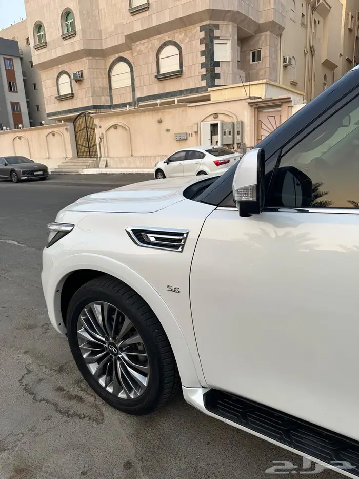 انفنتي QX80 9