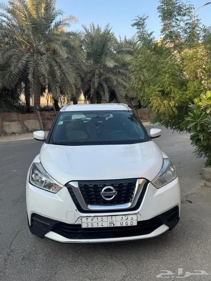 نيسان 7