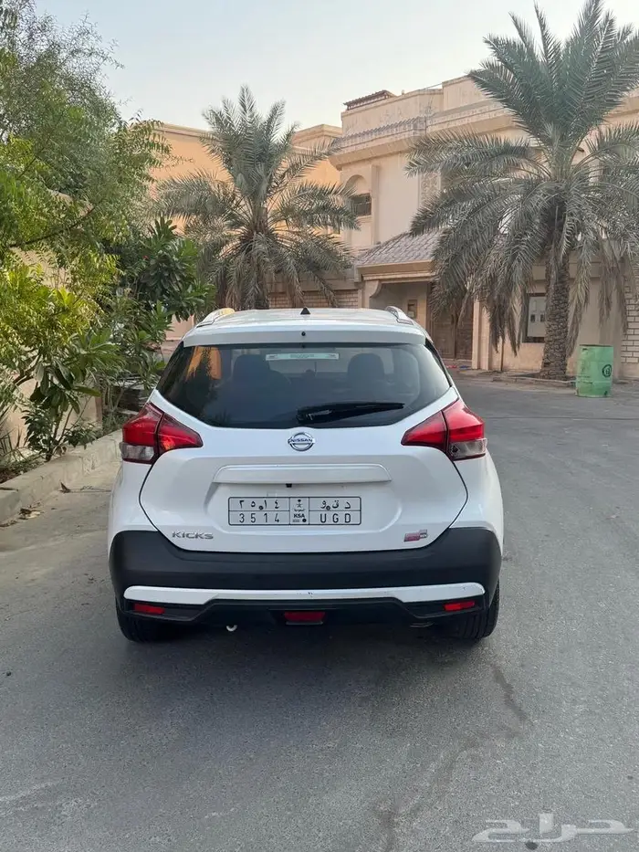 نيسان 9