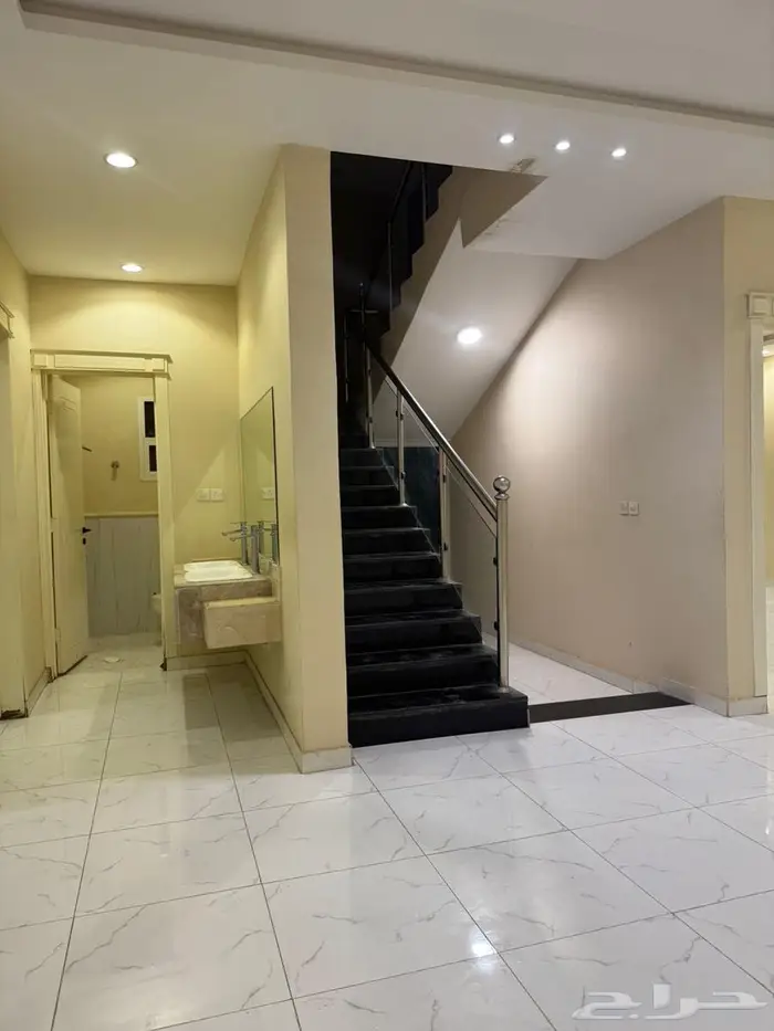 فيلا للايجار بحي الحزم 5