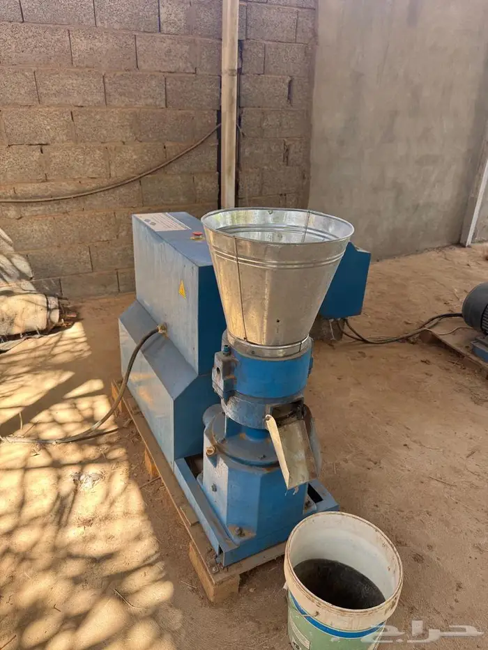 للبيع  مجرشة ومكبس أعلاف بحالة شبه جديدة 0