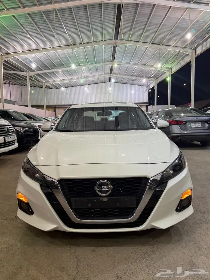 للبيع نيسان التيما موديل 2022 فل كامل 9