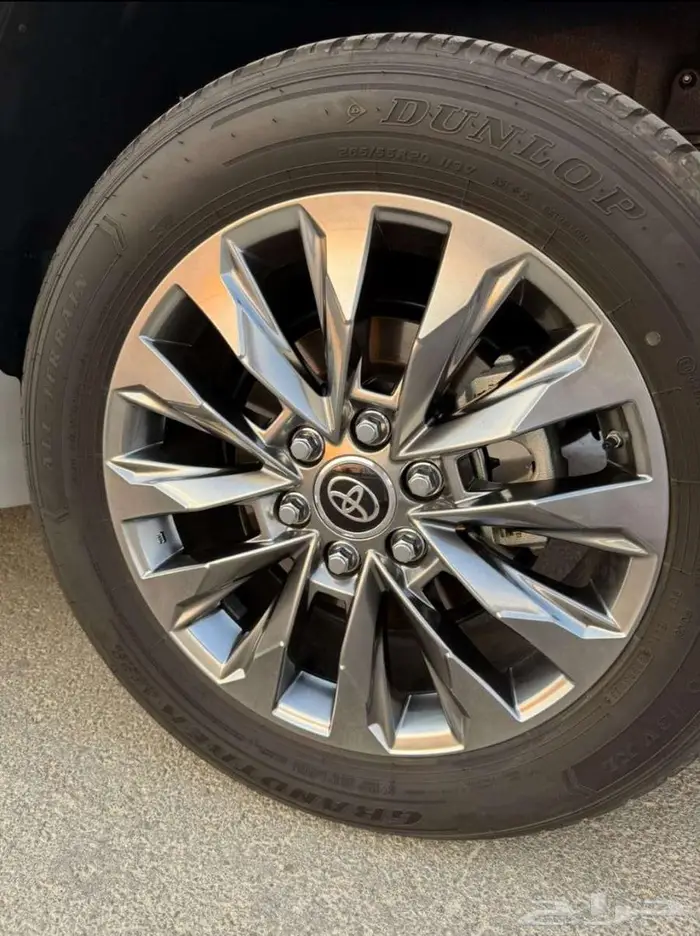 لاندكروزر 2023 GXR 4 مخزن للبيع 1800 كيلو فقط 11