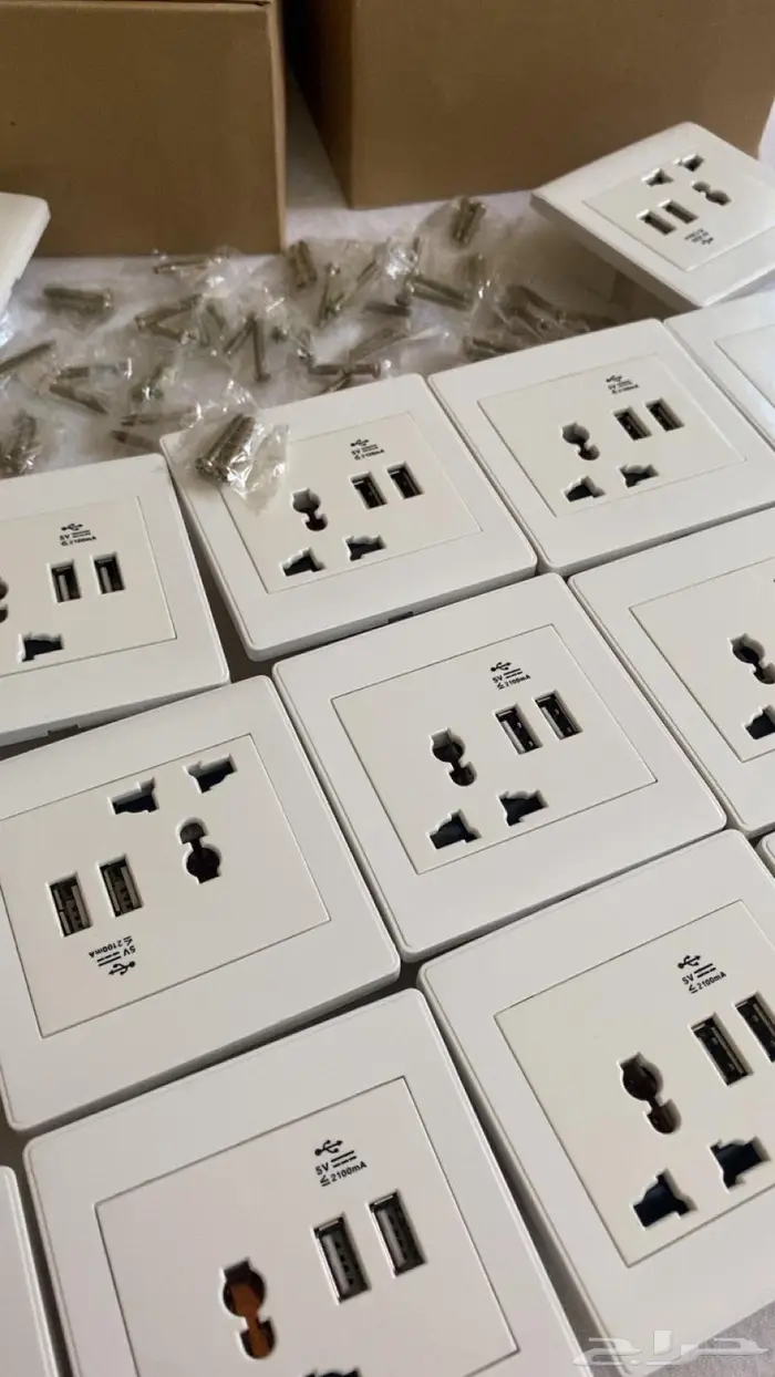 افياش كهرباء ثلاثي مع USB جديدة جودة عاليه بسعر مميز 2