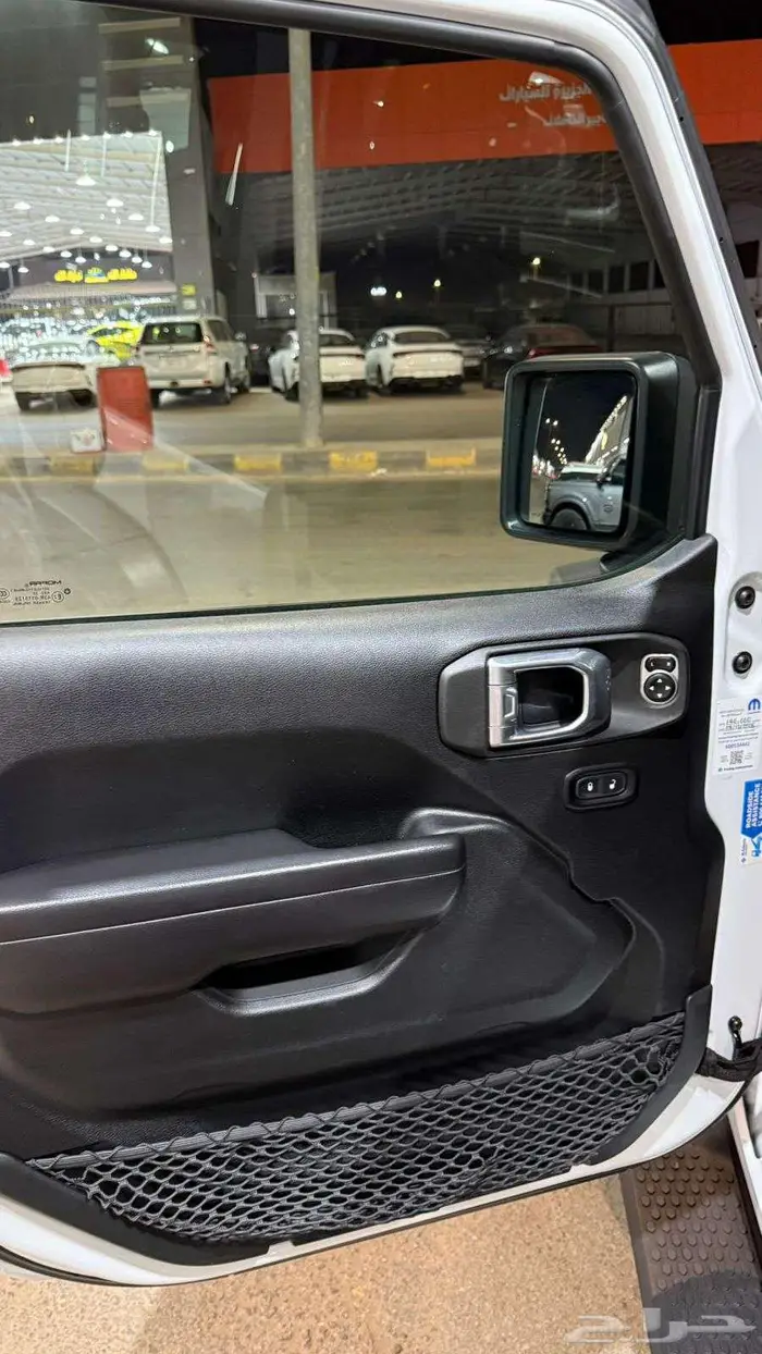 جيب رانجلر سبورت ربع موديل 2021 عداد 132000 6