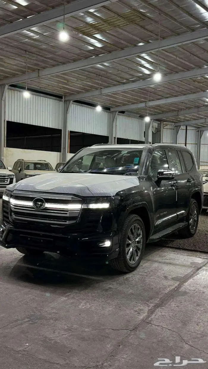لاندكروزر GXR -G بنزين 2025 سعودي فل كامل 2