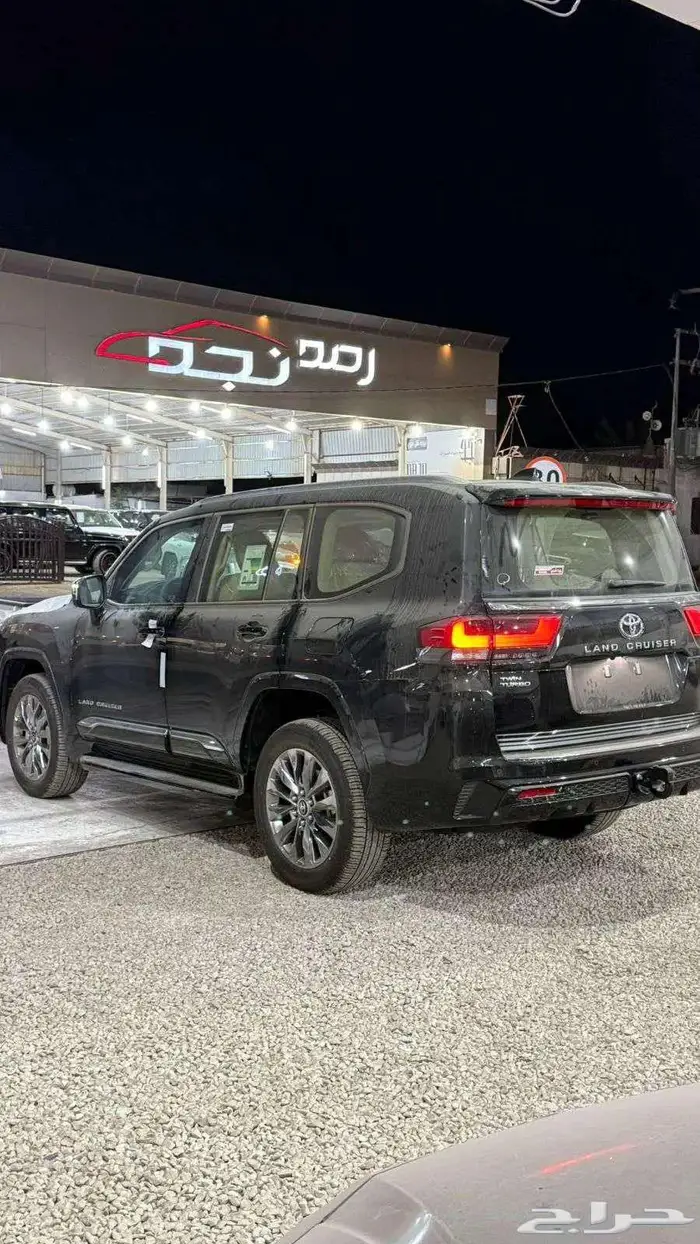 لاندكروزر GXR -G بنزين 2025 سعودي فل كامل 4