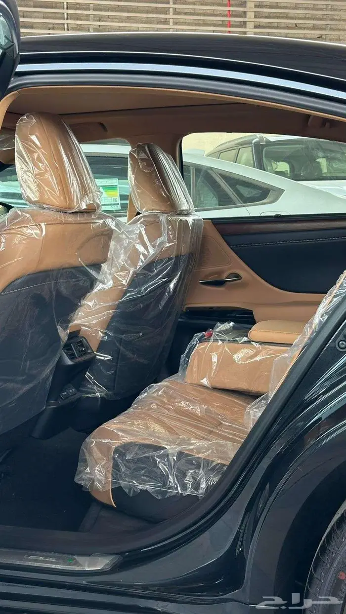 لكزس اي اس 350 2025 4