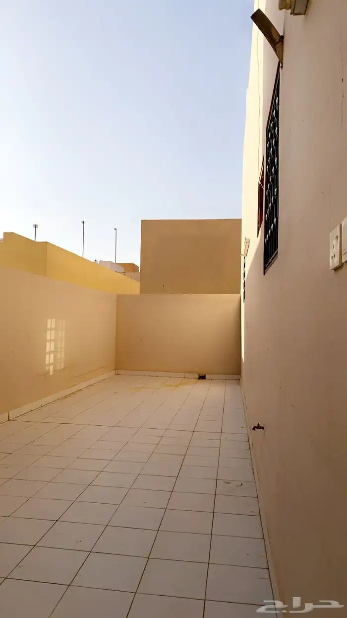 للايجار شقة علوية عوايل شهري 1