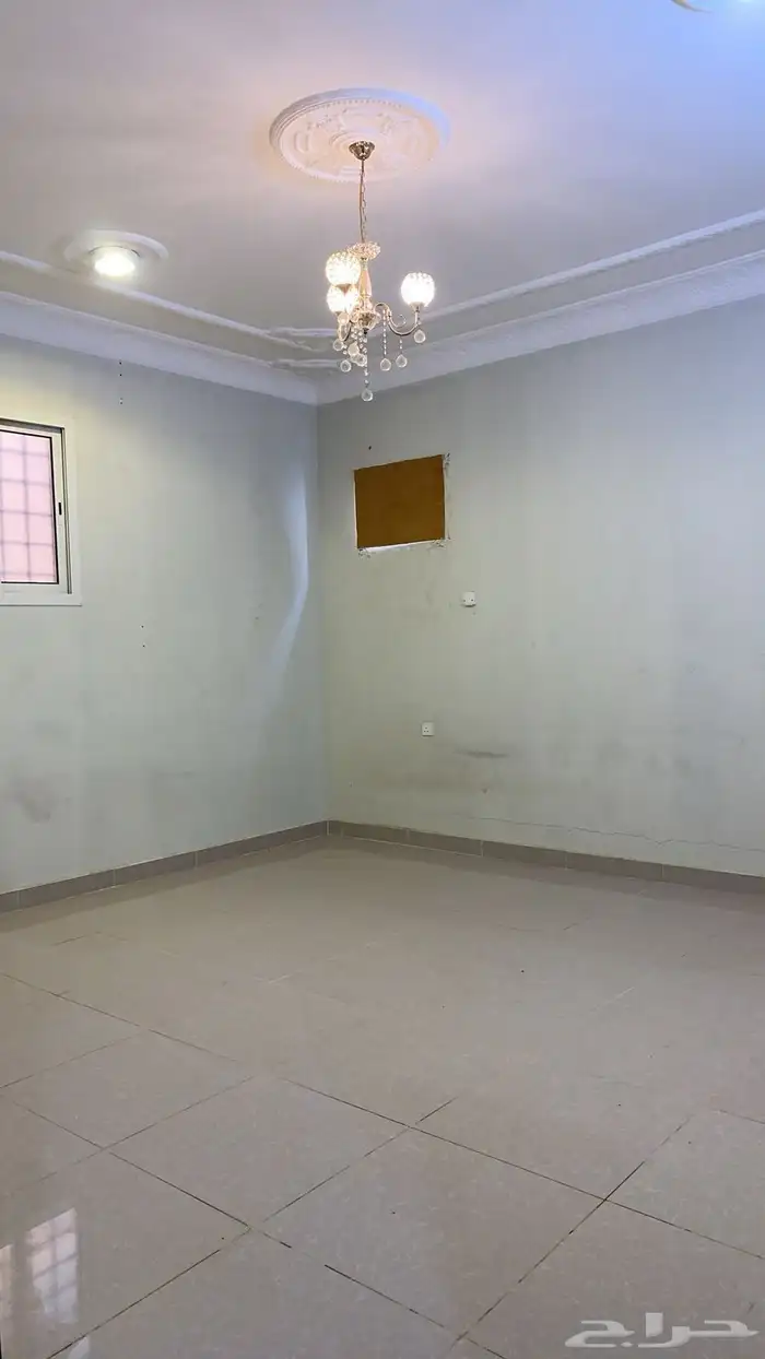 للايجار شقة علوية عوايل شهري 4