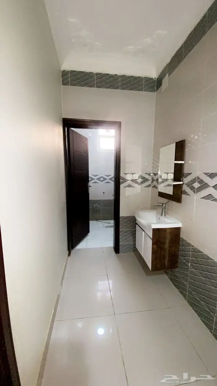 للايجار شقة علوية عوايل شهري 3