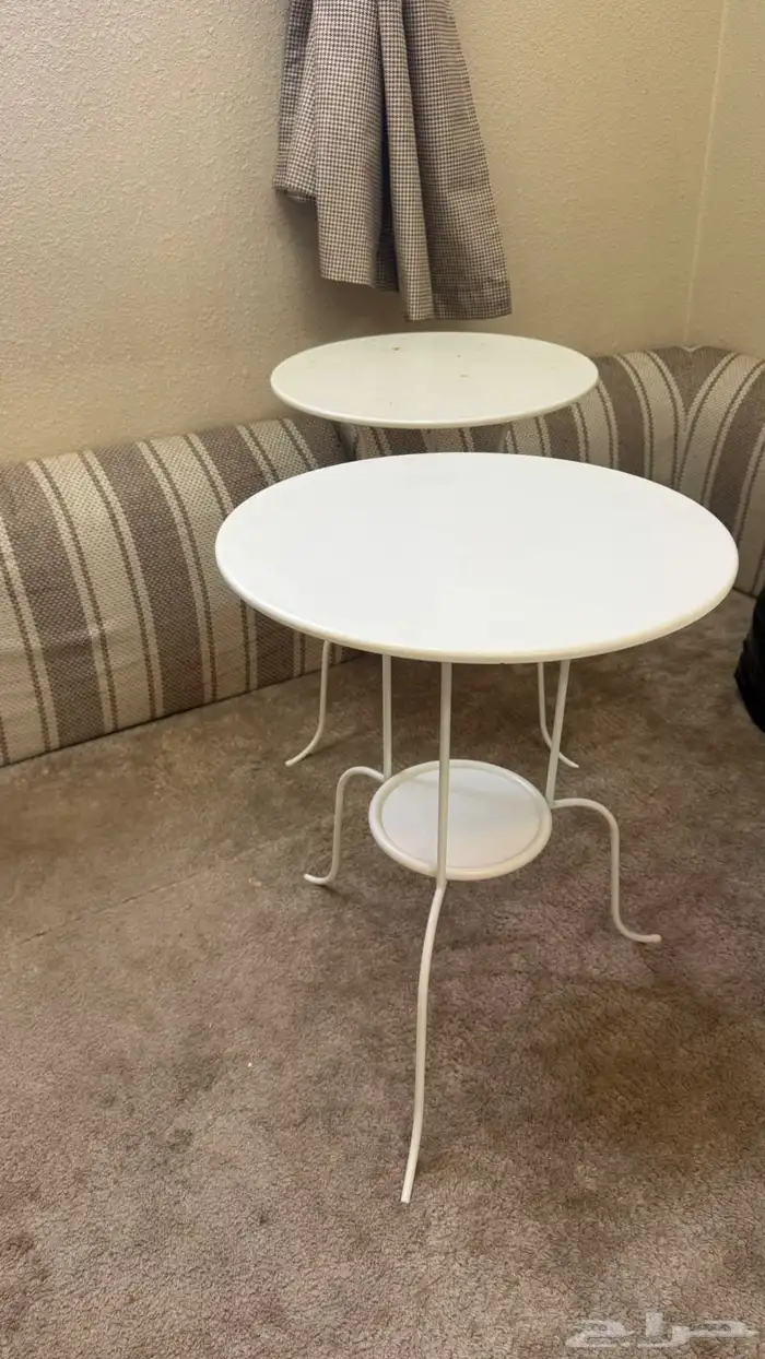 طاولة تلفزيون و تسريحة و 3 طاولات خدمة 4