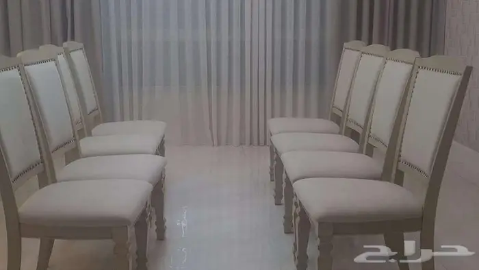 طاولة طعام مع 8 كراسي 1
