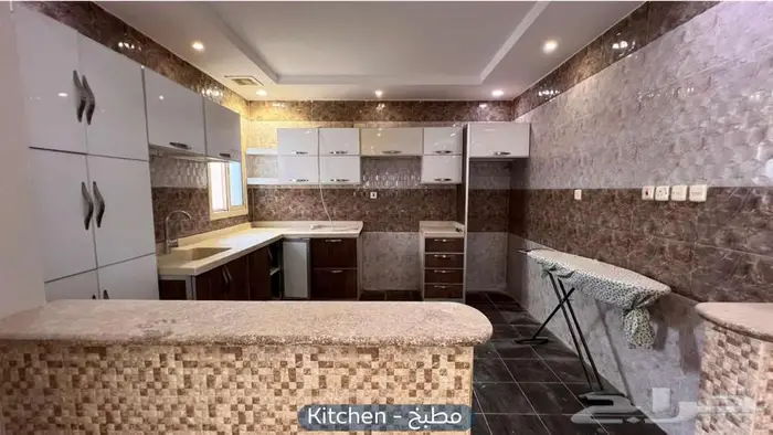 شقة للإيجار   حي العارض 5