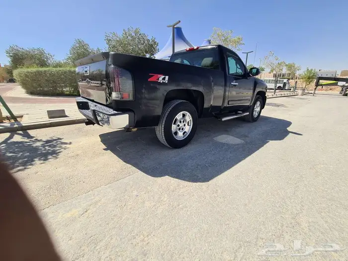 سلفرادو 2011 اسود z71 2