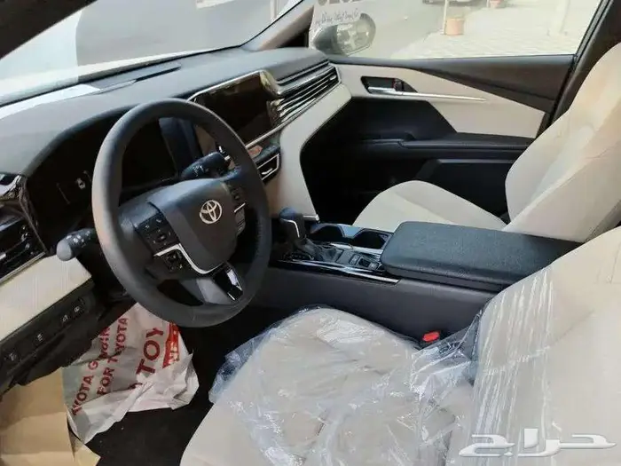 كامري LE بنزين نص فل فتحة 2025 4