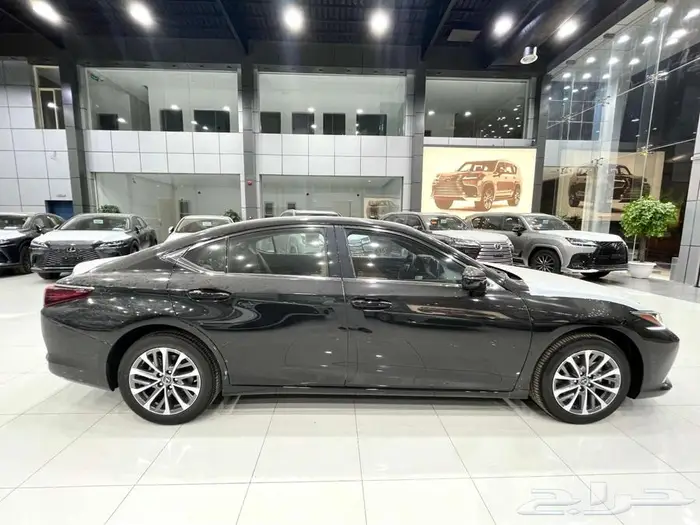 لكزس ES 250 AA بنزين ستاندر سعودي 2025 ابيض - ايود - رمادي 2