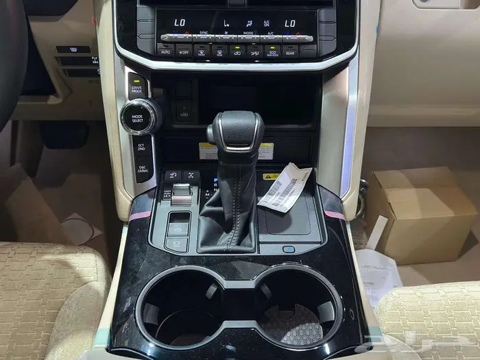 تويوتا لاندكروزر GXR L3 بنزين 2025 سعودي 6
