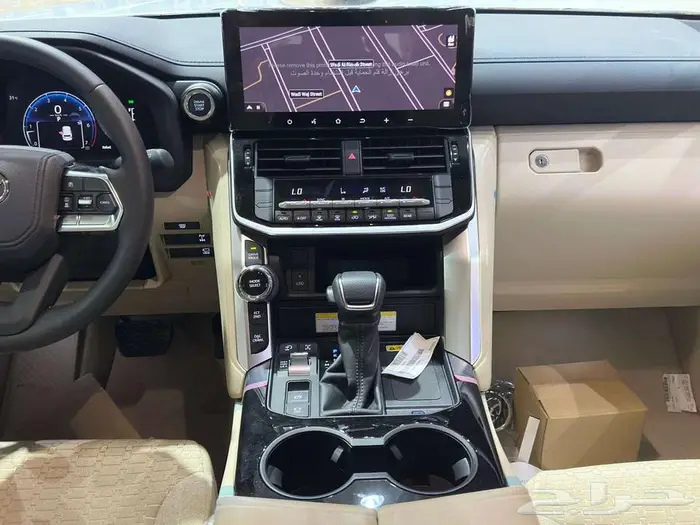 تويوتا لاندكروزر GXR L3 بنزين 2025 سعودي 10