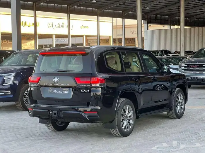 تويوتا لاندكروزر GXR L4 فل كامل جلد 2025 (بريمي) كاش واقساط 3