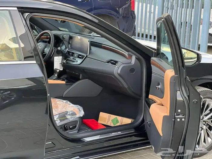 لكزس CC ES350 نص فل بروجكتور 2025 (بريمي) كاش واقساط 9