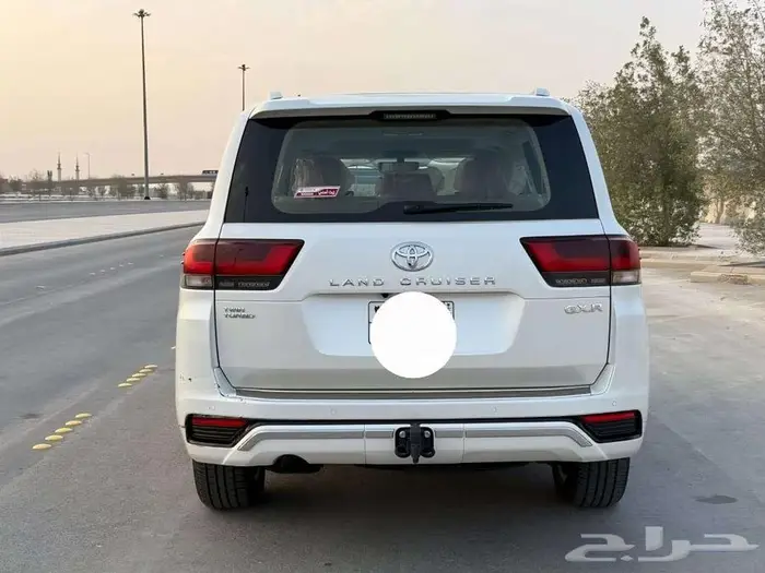 لاندكروزر 2023 GXR 4 مخزن للبيع 1800 كيلو فقط 1