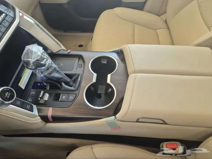 لاندكروزر 2023 GXR 4 مخزن للبيع 1800 كيلو فقط 6