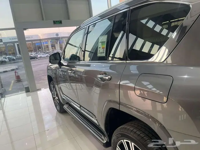 لكزس LX 600 BB سعودى 2025 رمادي داخل ابيض 6