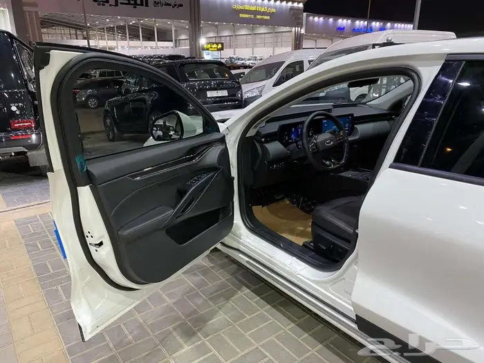 فورد تورس ترند 2025 ابيض خليجي ماشيه 9500كم 12