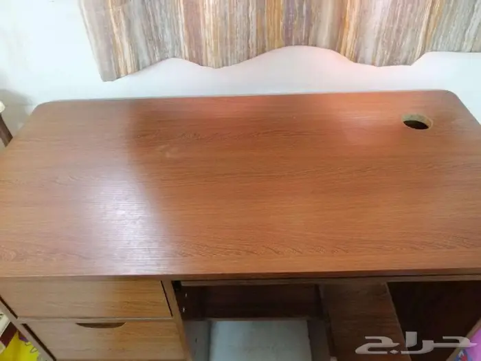 مكتب نظيف جدا 1