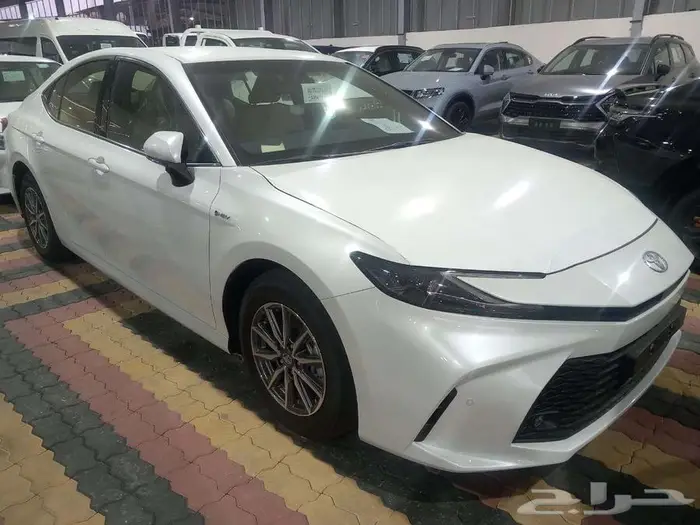 كامرى هايبرد E 2025 أبيض جديد أصفار 1