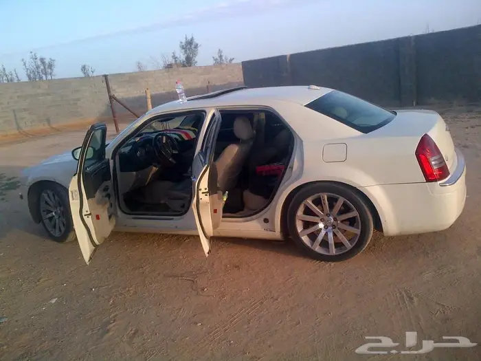 للبيع كرايسلر 2006 هيمي 5