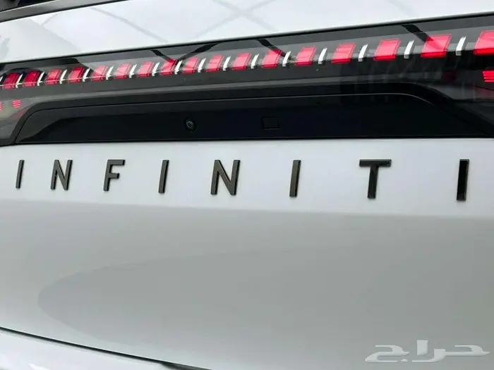انفينتي QX80 اوتو جراف 2025 قيادة تجمع بين القوه والفخامه 27