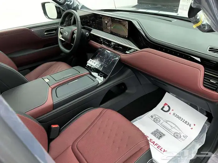 انفينتي QX80 اوتو جراف 2025 قيادة تجمع بين القوه والفخامه 16