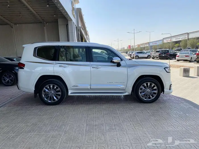 تويوتا لاندكروزر VXR 2024 3
