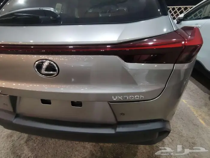 لكزس هيبرد 300 ux موديل 2025 الون تيتانيوم حبه فقط 15