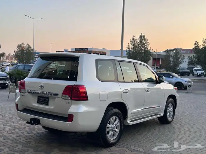 تويوتا لاندكروزر GXR 26