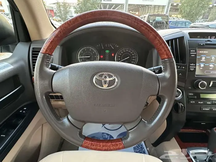 تويوتا لاندكروزر GXR 8