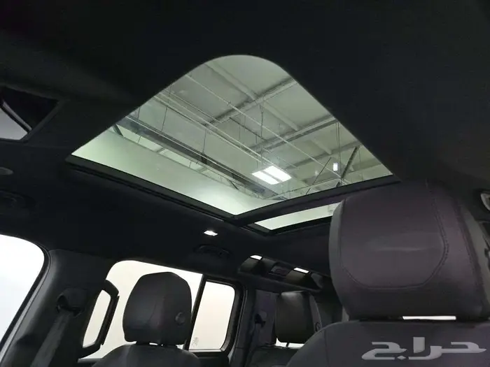 Land Rover Defender 110 X-Dynamic SE 13