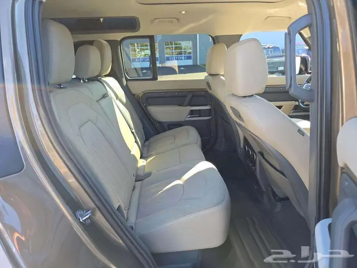 Land Rover Defender 110 First Edition 11