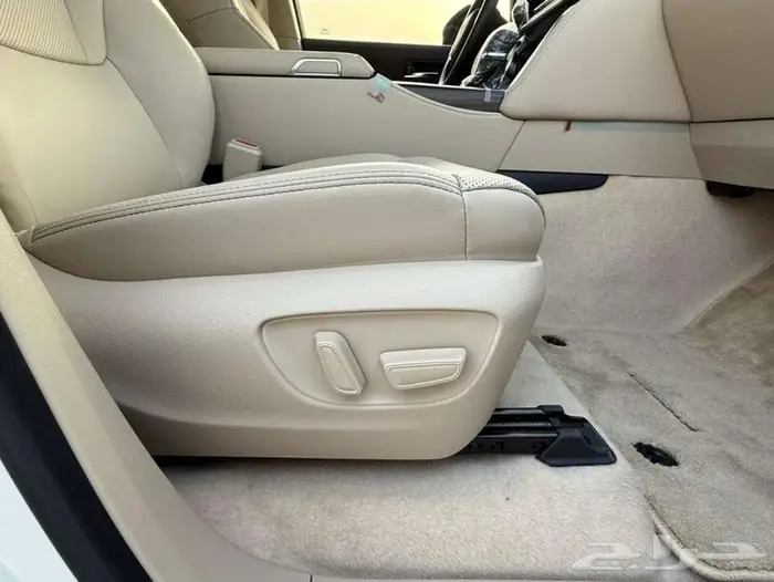 لاندكروزر 2023 GXR 4 مخزن للبيع 1800 كيلو فقط 22