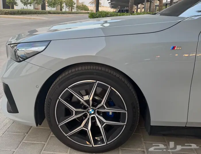 جنوط بي ام مع طقم كفرات ميشلان 0