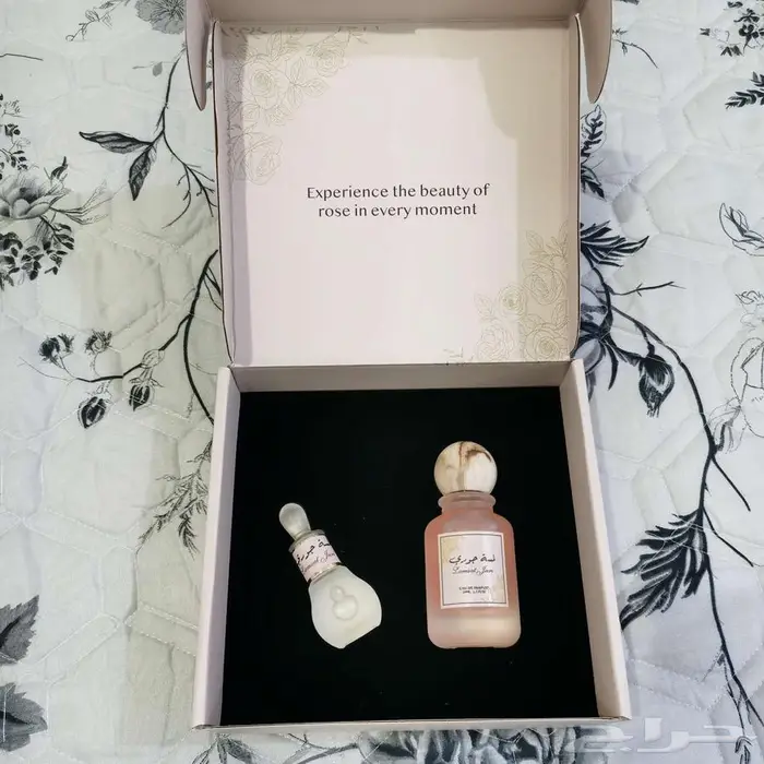 بكج عطر نسائي مع مخملية 2