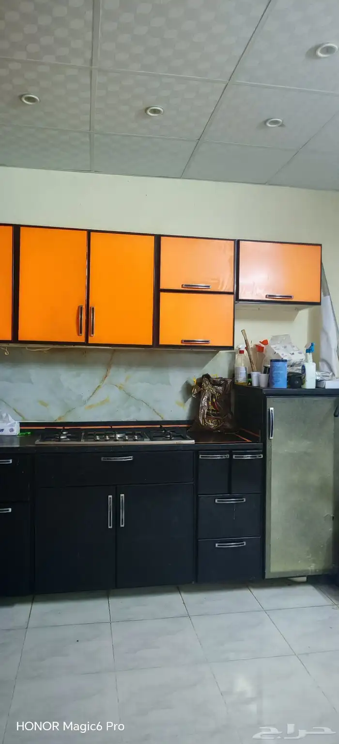 دولاب مطبخ وكراسي 1