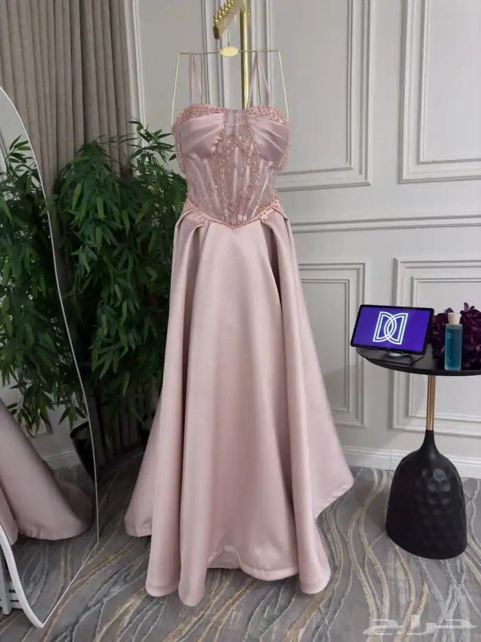 فساتين فخمة بتصاميم أنيقة وجودة عالية  تناسب المناسبات 49