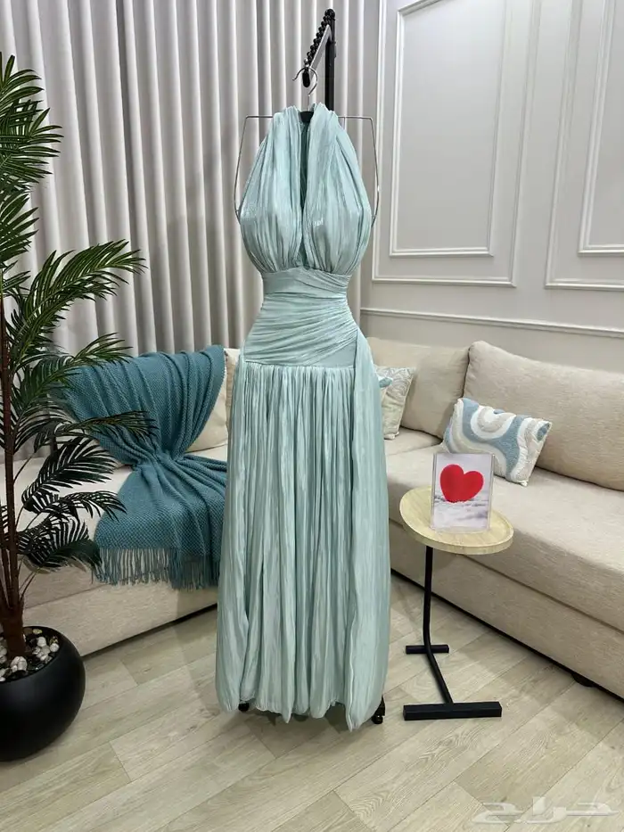 فساتين فخمة بتصاميم أنيقة وجودة عالية  تناسب المناسبات 1