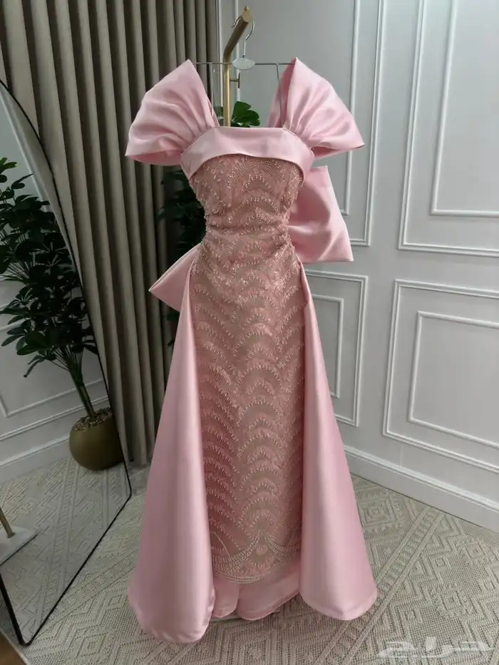 فساتين فخمة بتصاميم أنيقة وجودة عالية  تناسب المناسبات 25