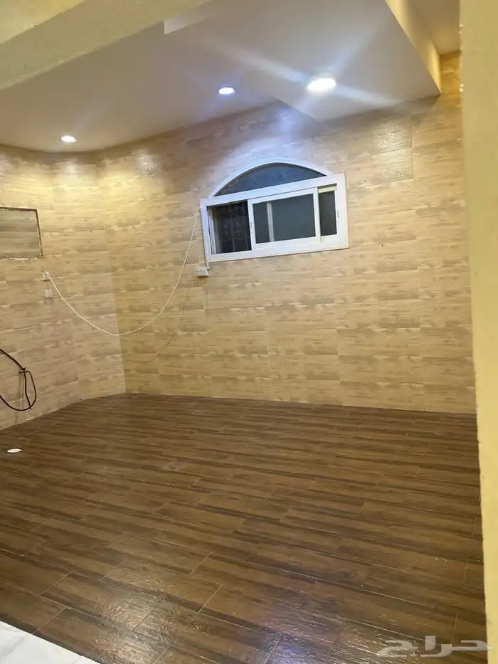 للايجار شقة عوايل بحي الساده 1