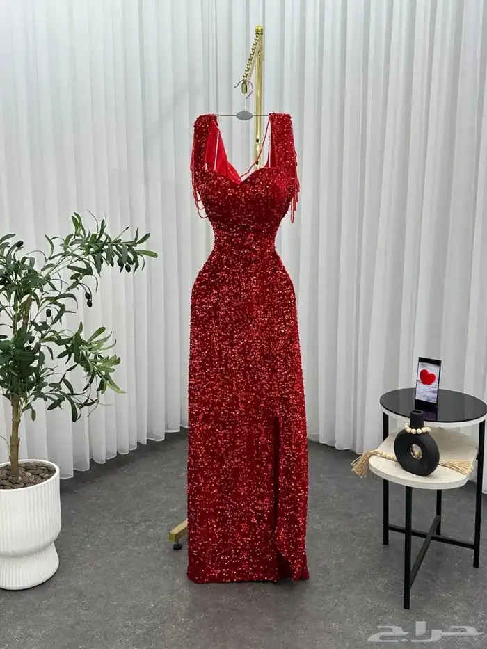 فساتين فخمة بتصاميم أنيقة وجودة عالية  تناسب المناسبات 4