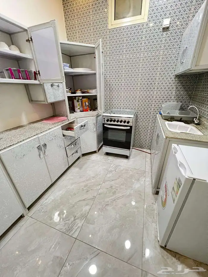 للايجار دور علوي عوايل مؤثث مدخل مستقل 1